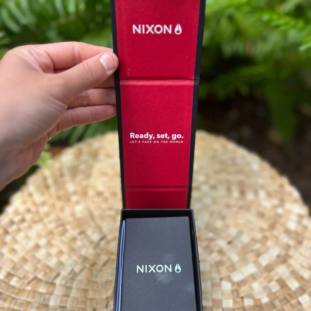 NWT Nixon Sentry Solar Stainless Steel All Gold/Black - Picture 4 of 11
